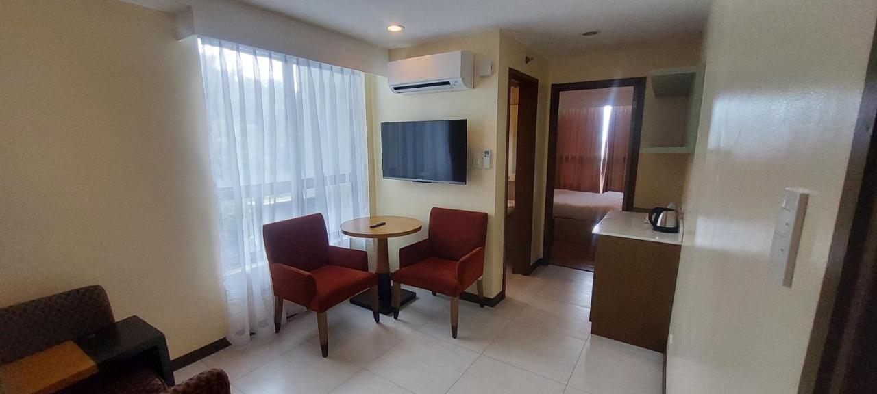 One Tagaytay Place Hotel Suites Official Account Tagaytay City Bagian luar foto