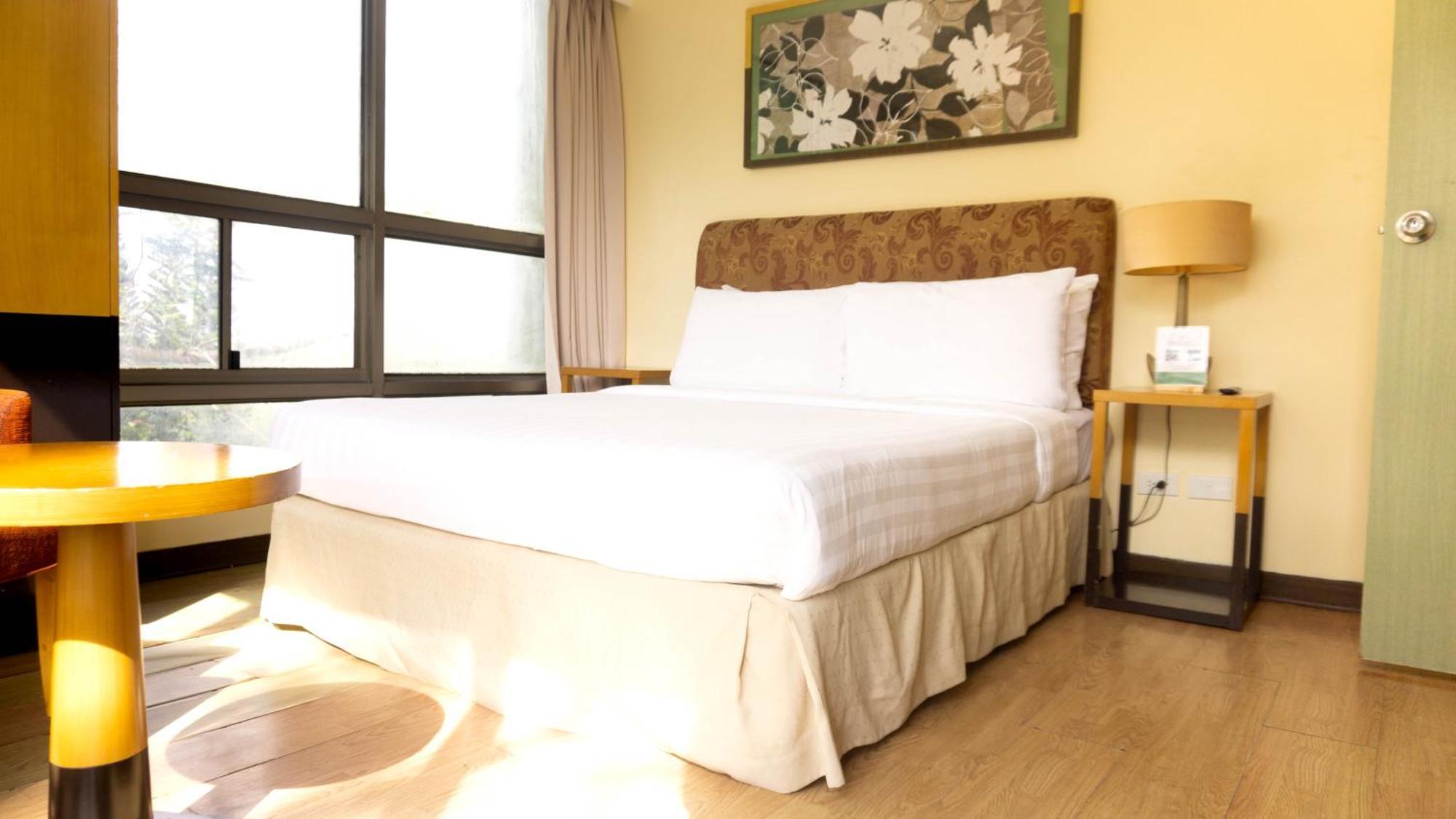 One Tagaytay Place Hotel Suites Official Account Tagaytay City Bagian luar foto