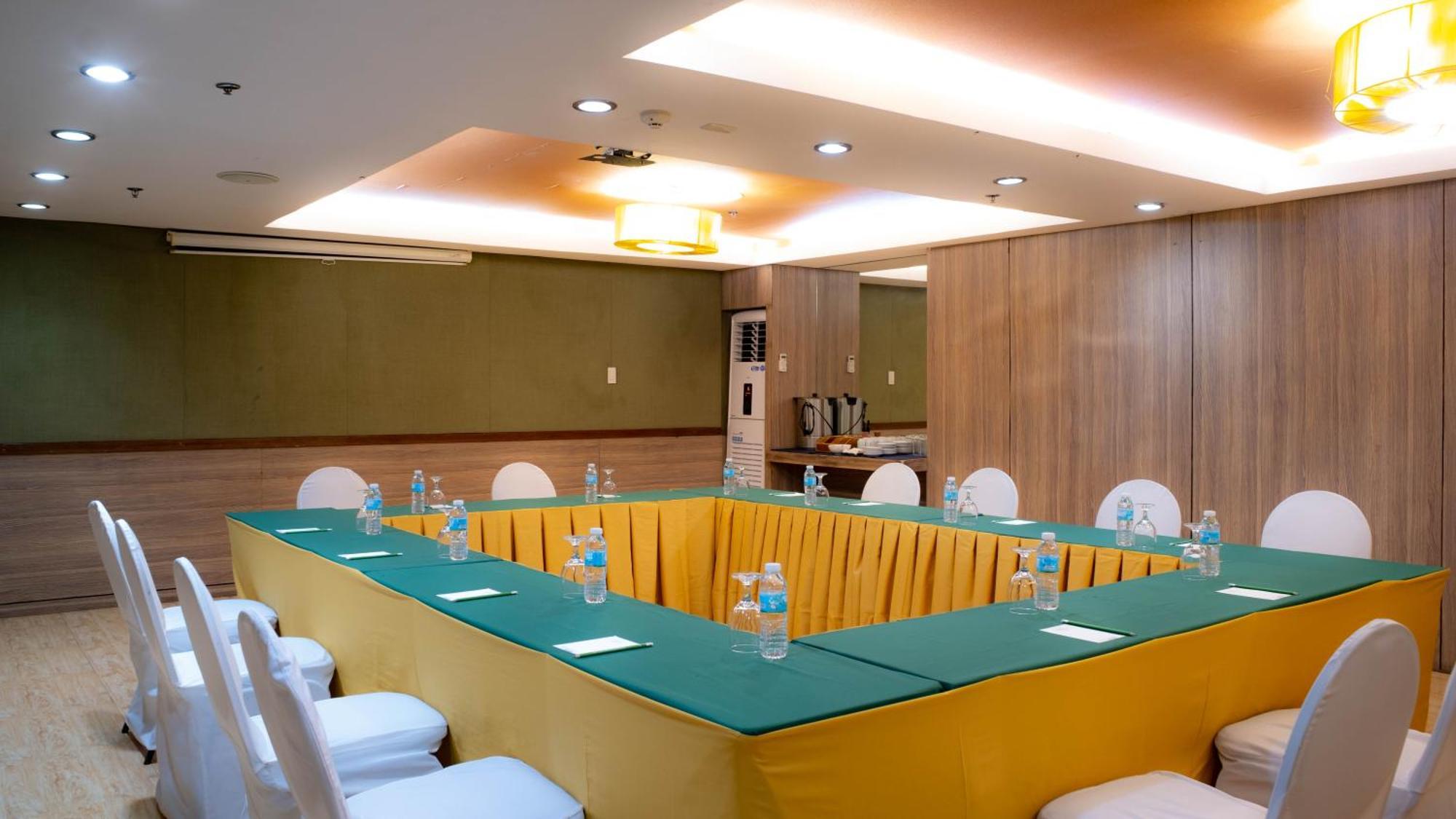 One Tagaytay Place Hotel Suites Official Account Tagaytay City Bagian luar foto