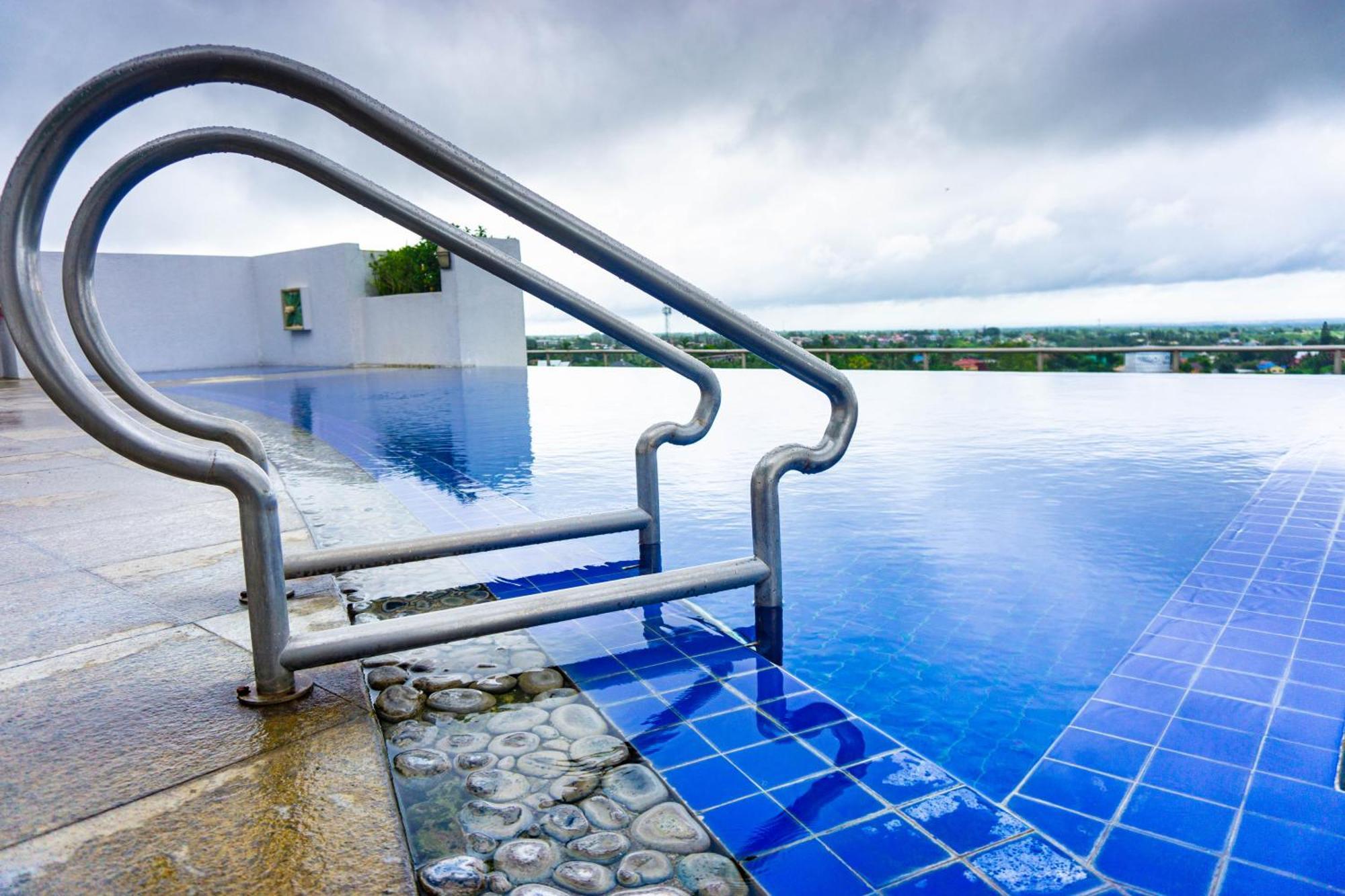 One Tagaytay Place Hotel Suites Official Account Tagaytay City Bagian luar foto
