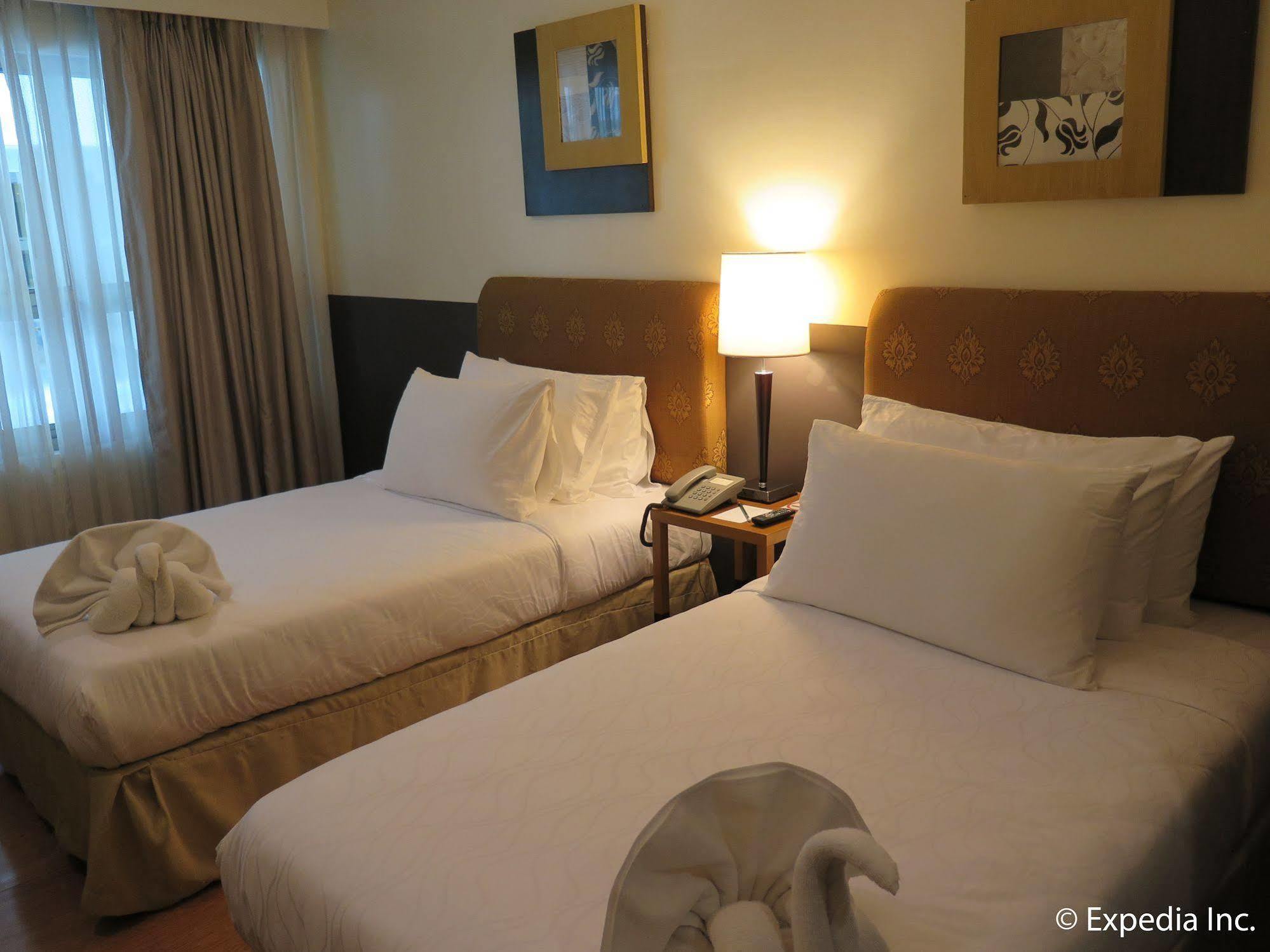 One Tagaytay Place Hotel Suites Official Account Tagaytay City Bagian luar foto